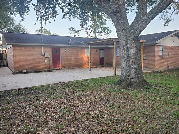 3rd image of 105 Lindsey Ave