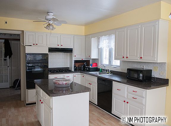 4th image of 9828 Warren Ave