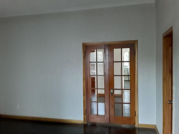 4th image of 911 Pacific St APT 2