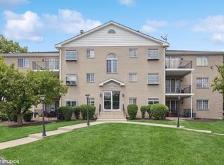 1258 Chalet Rd APT 304, Naperville, IL