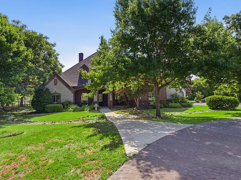 1453 Whitley Rd — Photo 35