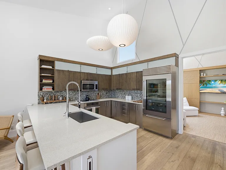2552 Sheltingham Dr — Photo 12