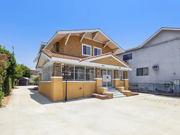2106 Crenshaw Blvd — Photo 1