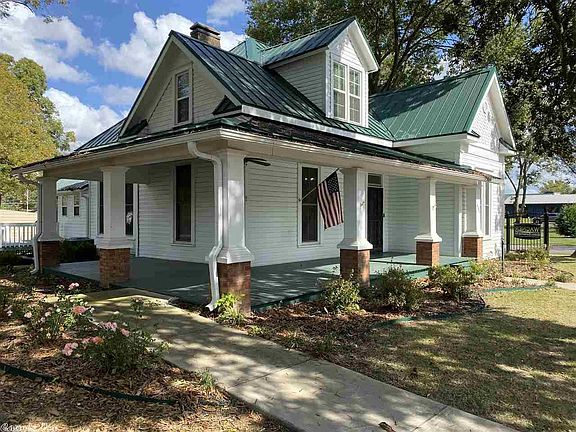 2nd image of 600 W Race Ave