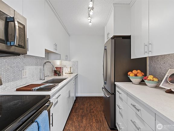5th image of 308 E Republican Street #705