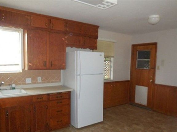 4th image of 4106 Thelma Dr