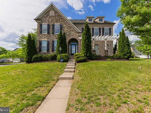 2166 Port Potomac Ave, Woodbridge, VA 22191