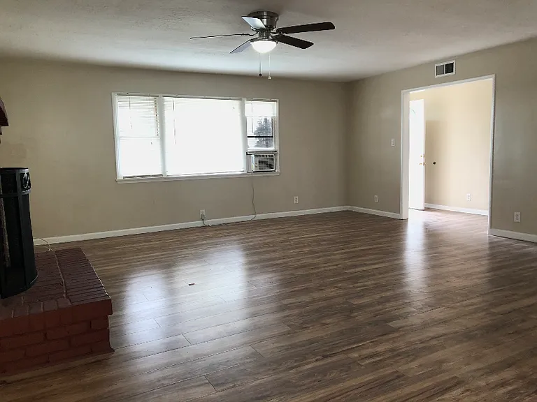5818 S Pickering Ave — Photo 2