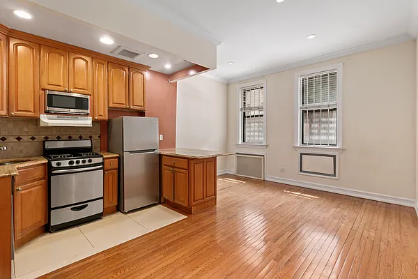 Rented by Douglas Elliman | media 19