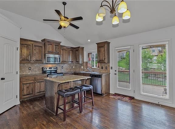 5th image of 4709 Chester Ave