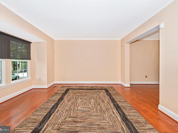 4th image of 122 Mardan Dr
