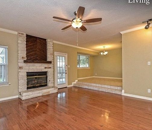 4th image of 302 Sycamore Dr