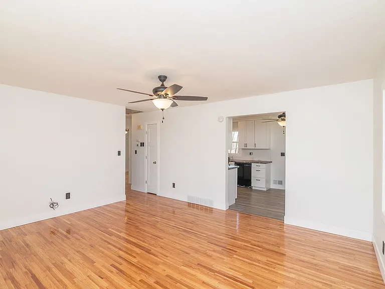 110 N Bluff St — Photo 2