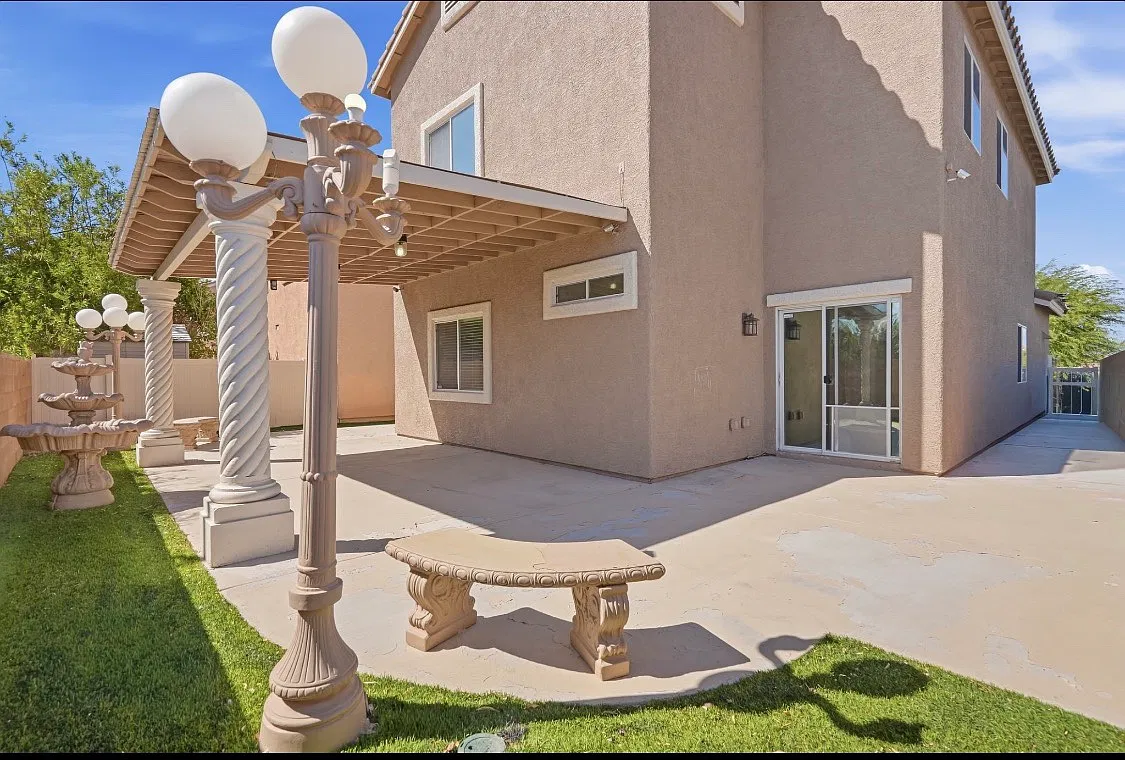 3 bed, 1996 sqft, $2,400 — Photo 3