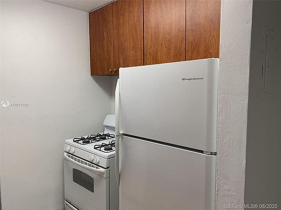 5th image of 505 NE 30th St APT 506