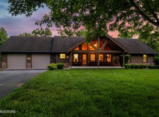 2744 Dayne Dr, Sevierville, TN 37876