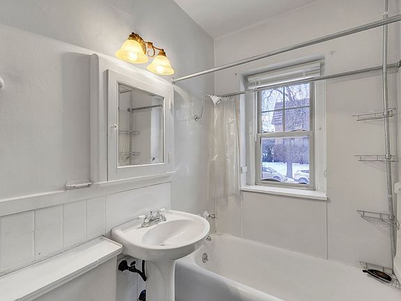 4th image of 2552 Garfield Ave S #304
