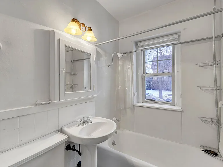2552 Garfield Ave S — Photo 13
