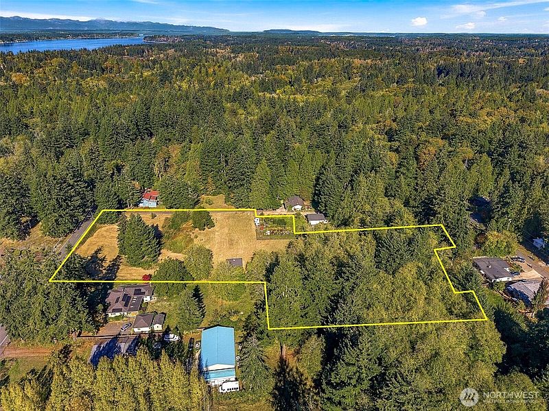 4th image of 2738 Gull Harbor Road NE
