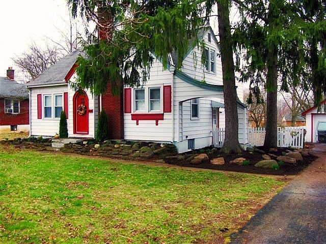 This house belongs on a Christmas Card