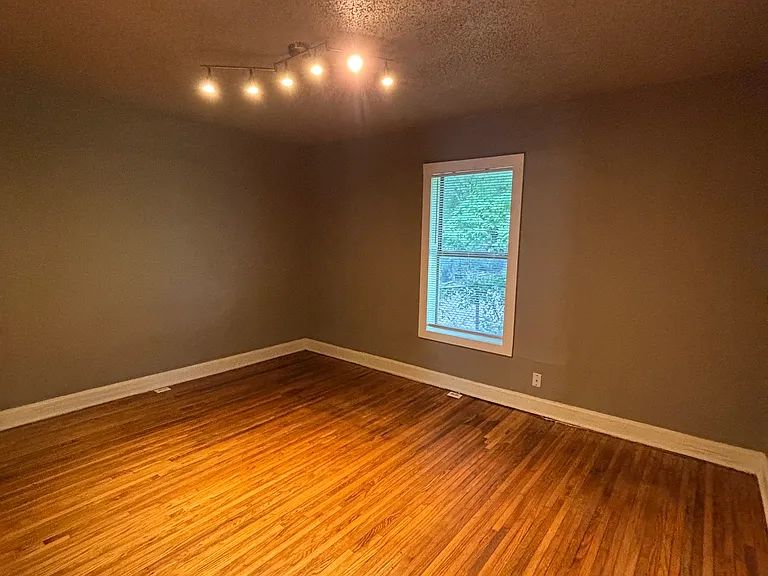 807 N Columbia Pl — Photo 12
