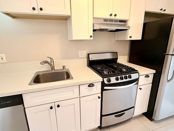 4th image of 4518-4524 30th St #4522