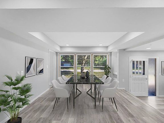 2nd image of 6411 W Cloverleaf Ln