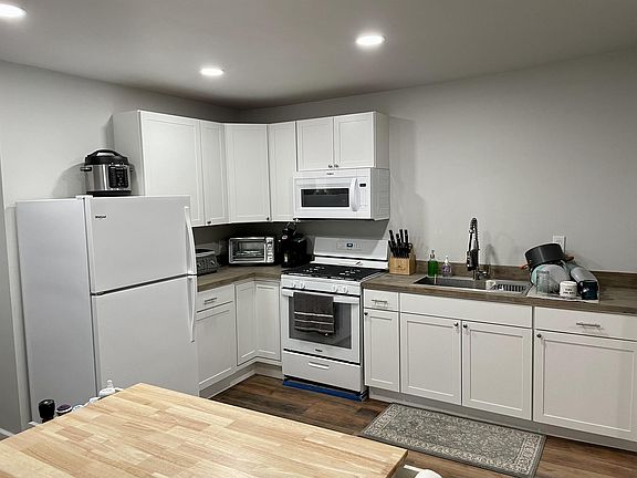 3rd image of 114 E Elmwood Ave #1