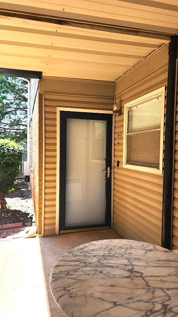 Super Cute Condo in the Ashbriar Village Condo close to Lake Hefner — Photo 4