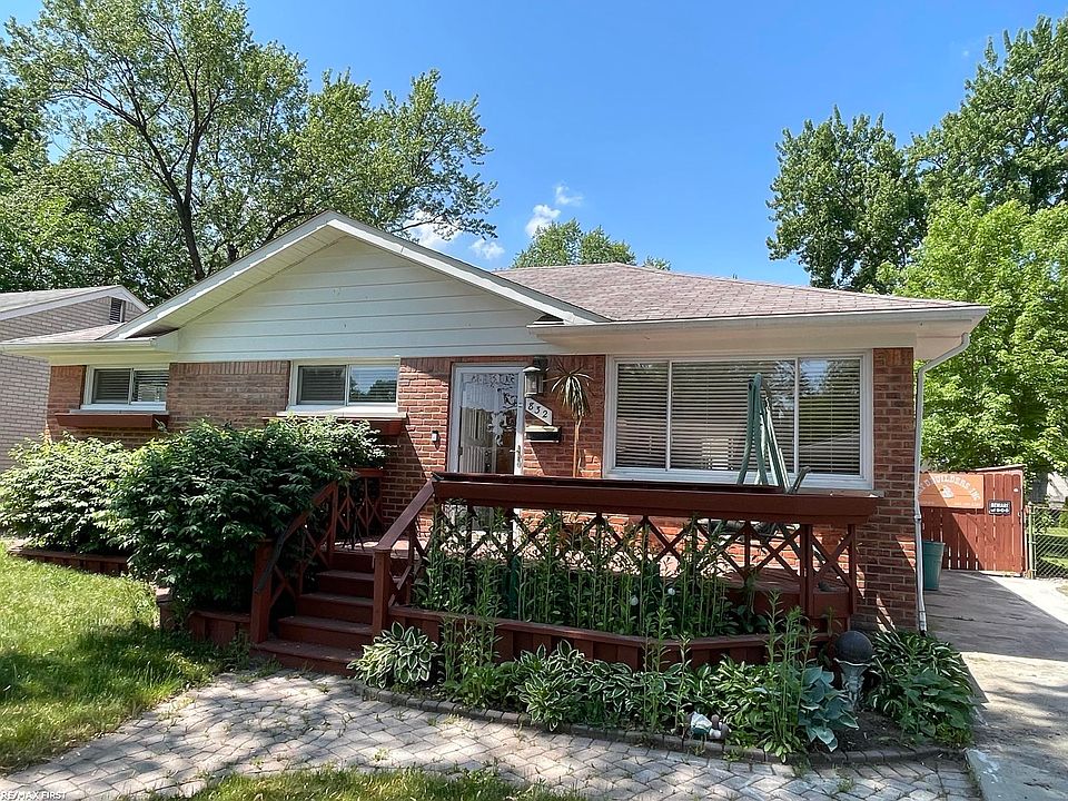 1st image of 832 Parliament Ave