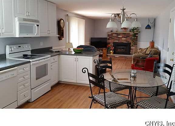3rd image of 4256 Forestbrook Dr