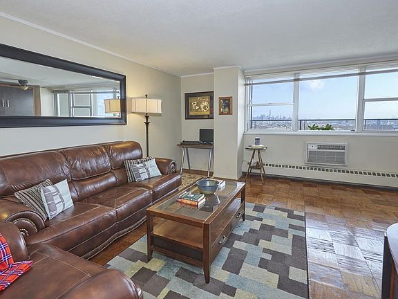 4th image of 75 Henry St APT 32D
