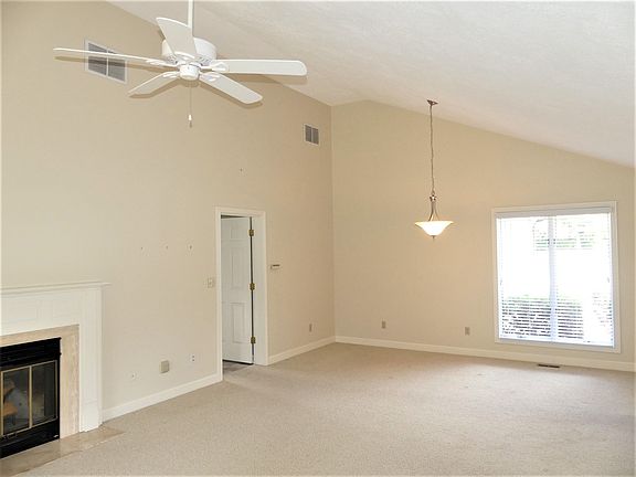 3rd image of 303 Swallowfield Dr