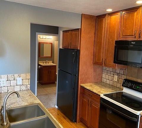 Full modern kitchen with all appliances