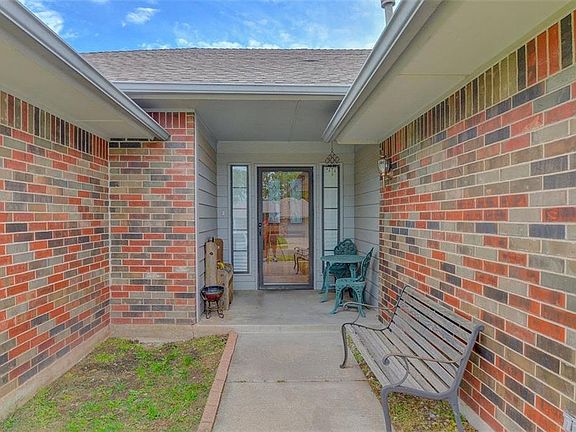 3rd image of 1616 Oriole Dr
