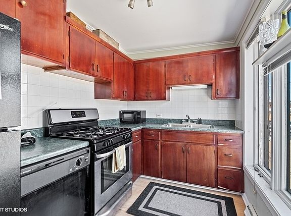 5th image of 1126 Greenleaf Ave #Rear2