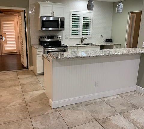 5th image of 704 Hibiscus Dr
