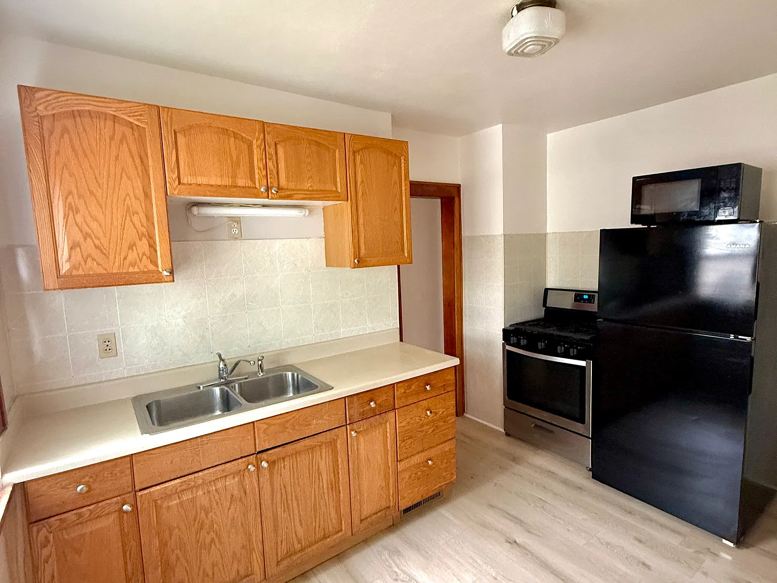 2 bed, 1010 sqft, $1,695 — Photo 3