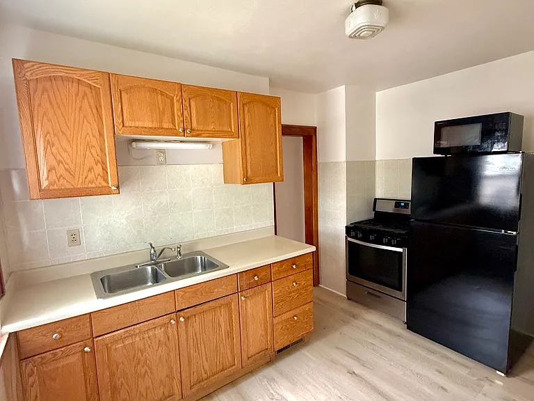 1418 N 52nd St #1 — Photo 3