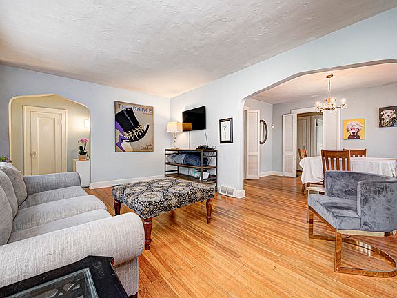 4th image of 4906 N Kenwood Ave