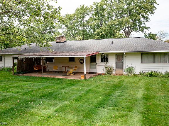 3rd image of 30 Meadowbrook Dr