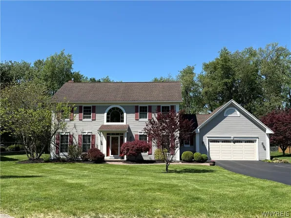 29 Wenham Ln, Pittsford, NY 14534