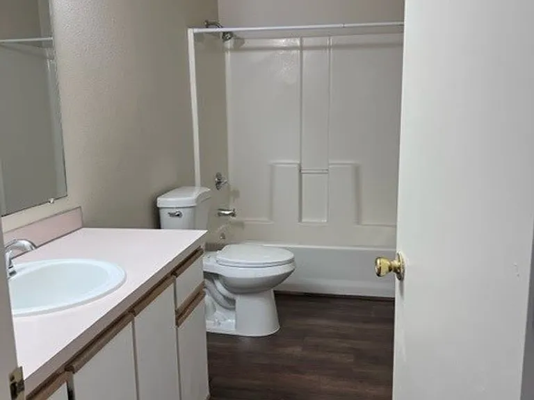 154-Sandy Dr Apts — Photo 40