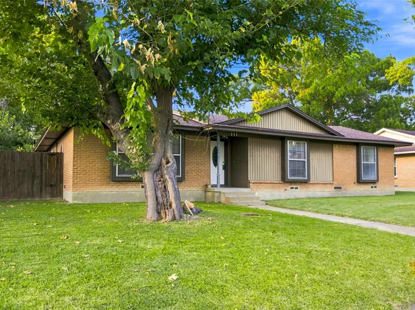 111 W Kenwood Dr, Garland, TX 75041