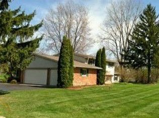 3269 Ledgewood Ct E, Commerce Twp, MI