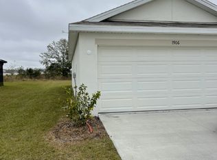 1906 Blue Stream St, Ruskin, FL 33570