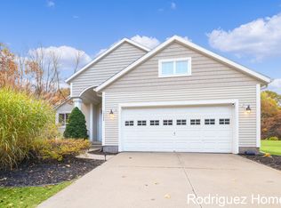 12322 Holmden Dr NE, Rockford, MI