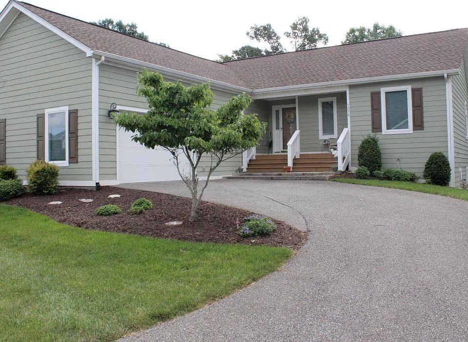 1st image of 1075 Joffrey Dr