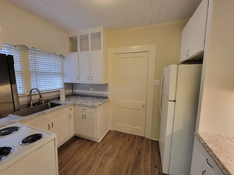 251 Archer St — Photo 11