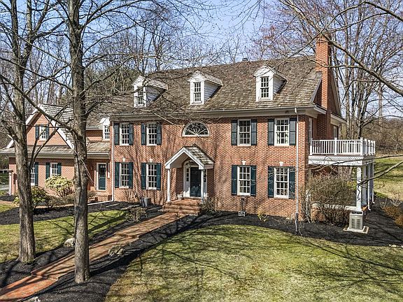 3rd image of 21 Bassett Hunt Ln